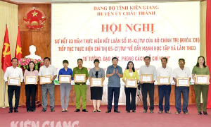 Châu Thành khen thưởng 33 tập thể, cá nhân có thành tích trong học và làm theo Bác